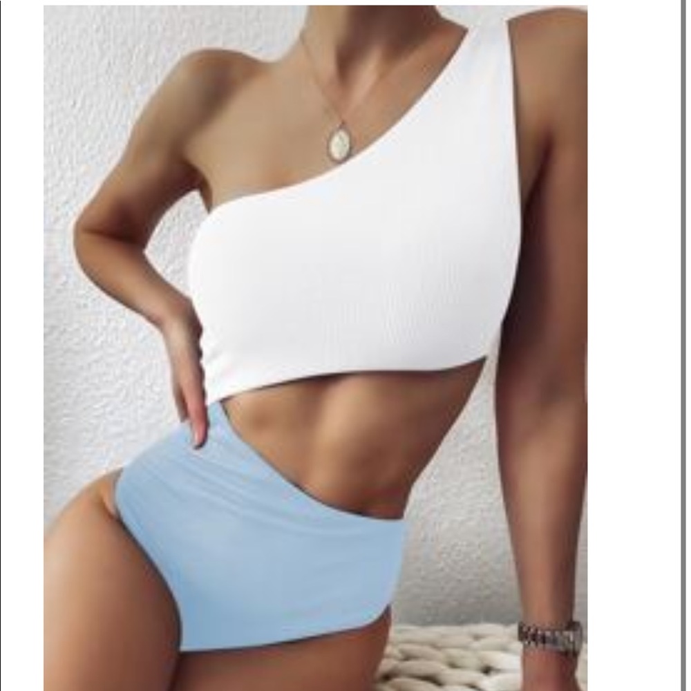 One piece swim suit